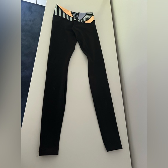 Lululemon Reversible Wunder Under pants - Good Used Condition - Picture 7 of 10